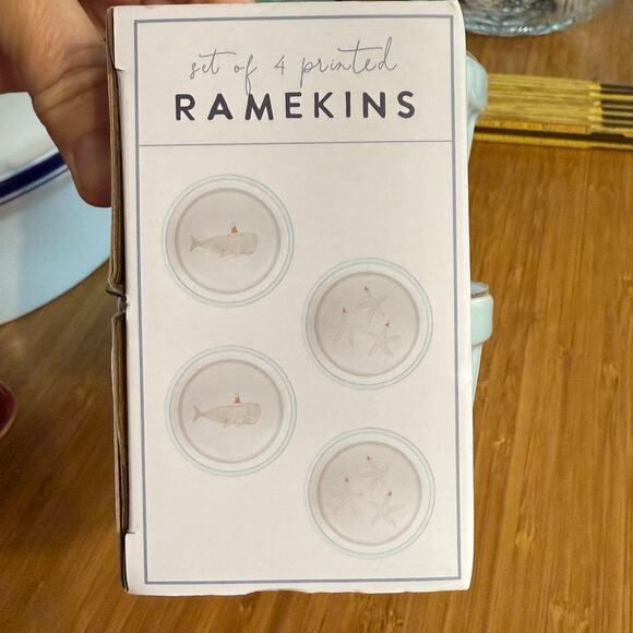 Sara Fitz NIB Set of 4 Printed Ramekins Christmas Whales & Starfish - Picture 5 of 5